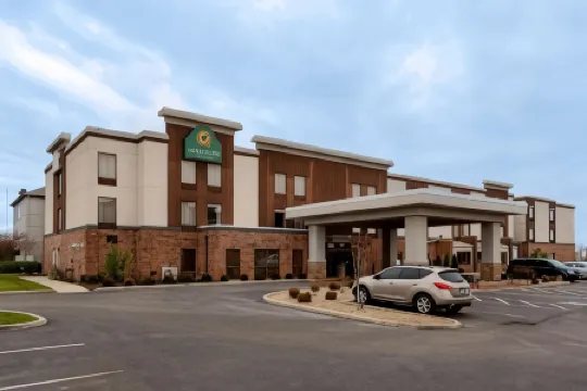 La Quinta Inn & Suites by Wyndham Columbus - Grove City Отели в г. Гров Сити
