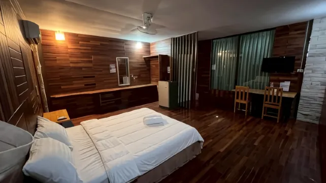 ห้องดีลักซ์สตูดิโอ เตียงควีนไซส์