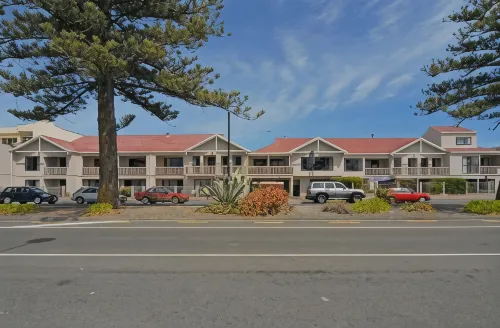 Edgewater Motor Lodge - Pools
