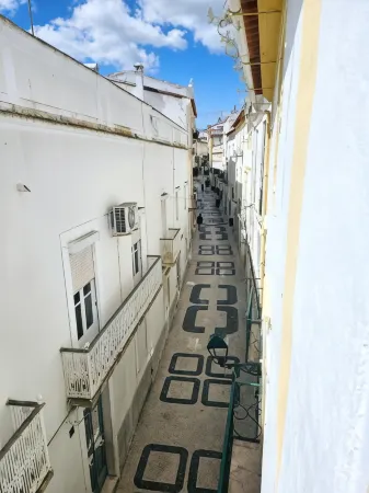 Alcamim Guesthouse Отели рядом с достопримечательностью «Church of São Domingos»