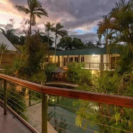 Bay Village Tropical Retreat & Apartments