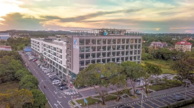 AZ Hotel & Serviced Apartments Hotels near Labuan Museum