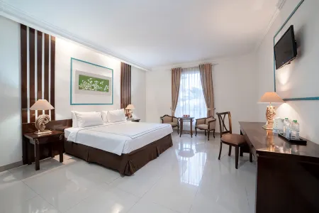 Noola Inn Hotel Bogor Отели рядом с достопримечательностью «Ecodome Bogor Botanical Gardens»