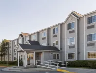 Baymont Inn & Suites by Wyndham Anchorage Airport فنادق في 