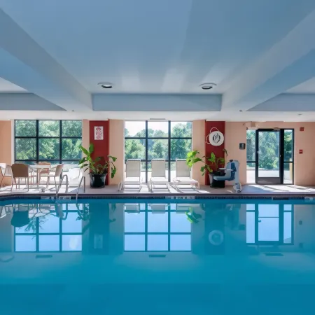 Hampton Inn East Windsor Отели рядом с достопримечательностью «Педди Скул»