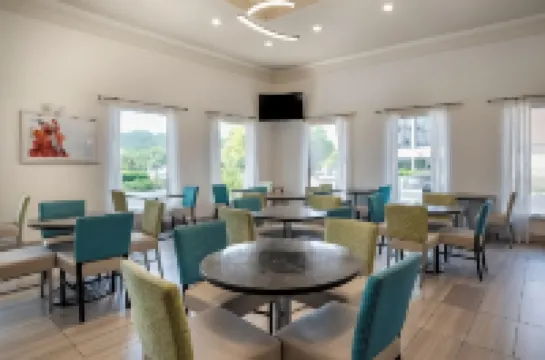 Best Western Plus Carlton Suites