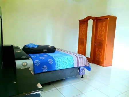 Villa d'Mona Puncak with Private Pool Отели в г. Bogor Regency