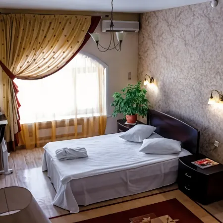 Персона Грата (б. Персона Бутик-Отель) Отели рядом с достопримечательностью «Выставочный зал»