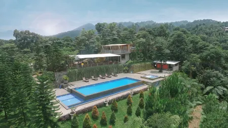 Poeti Mountain Resort Отели в г. Pamijahan