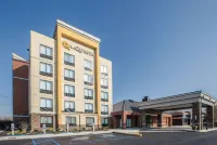 La Quinta Inn & Suites by Wyndham Philadelphia Airport Hotels in Essington