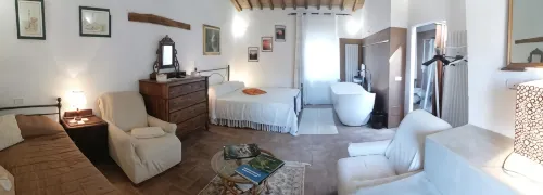 Renovated Tuscan-style country house