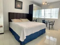 Nice studio with AC in Hallandale Beach 할렌데일비치 호텔