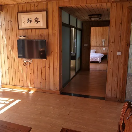 Taohuayuan Holiday Hotel
