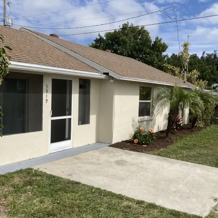 2bed 2 bath sleeps 6. Walk to the water, less than a mile to Anna Maria Island