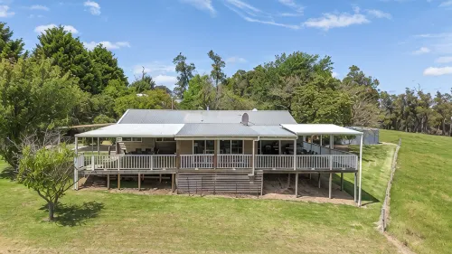 Hampshire Farmhouse - beautifully appointed home in WA's Southern Forests - WiFi
