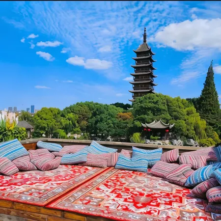 HuaQi Hotel (Changshu Yushan Fangta CityWalk Inn))