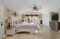 Modern 3 Bedroom House in Hollywood Beach Castle - مسبح خاص