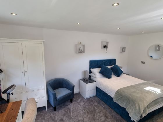 1 bed self-contained annex, with off-road parking.
