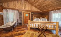 Authentic Cabin in the Woods!