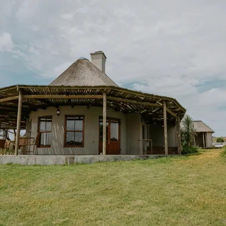 Hlosi Game Lodge - Amakhala Game Reserve