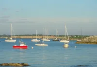 3-bedroom waterfront house with use of marina facilities in charming Jamestown!