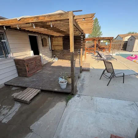 Charming 3-bedroom house with a ton of amenities.