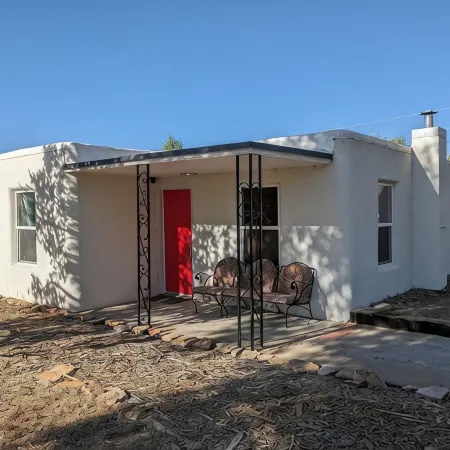 Stylish Adobe house, private yard & parking in downtown Cortez