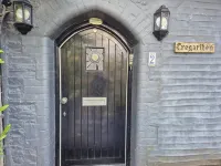 PRIVATE ROOM WITH OWN ENTRANCE IN COTTAGE DOWN A QUIET LEAFY LANE. EASY PARKING