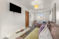 Apt 1: Cosy Ground-Floor Flat - By ShireStays - 3-Star