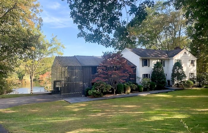 2Br, 2 King Beds, 1 BA, and Kitchenette in Lakeside Home in Greenwich.