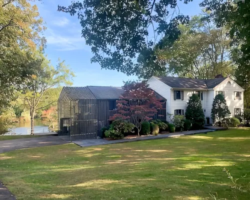 2Br, 2 King Beds, 1 BA, and Kitchenette in Lakeside Home in Greenwich. Hotels in Greenwich