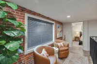 Bohemian Luxury-Downtown Jackson: Chic, industrial lofts in heart of the city!
