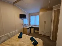 Freesia 3 Bedroom Modern Caravan Rockley Park, Poole Harbour, Dorset. Dogs free. - Homestays