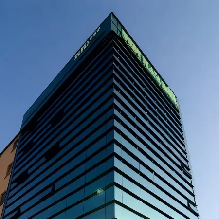 West Plaza Hotel Отели рядом с достопримечательностью «Торговый центр AFI Palace Cotroceni»