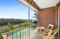 River View Oasis: Spacious 3-Bed House with Pool - บังกะโล