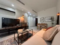 Premier 2-bedroom Lifeline apartment with free Parking - Хоумстей
