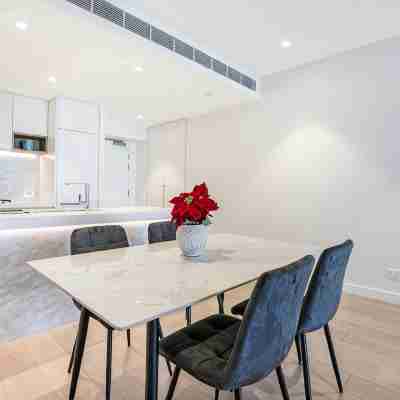 CBD Luxury| 1BR Harbour Views & Premier Facilities Dining/Meeting Rooms