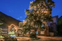 JIUZHAIGOU DAYS HOTEL BY WYNDHAM - Bergblick