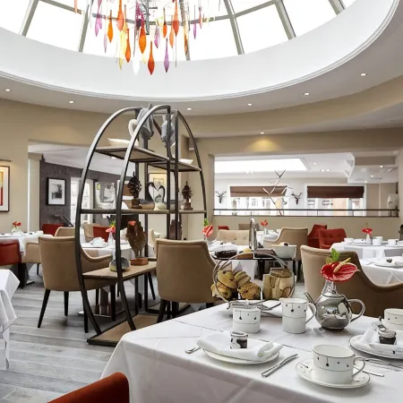 Sir Christopher Wren Hotel Отели в г. Виндзор