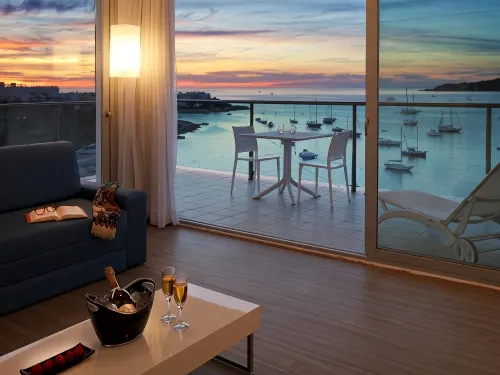 AxelBeach Ibiza Suites Apartments Spa and Beach Club - Adults Only - 4-Star