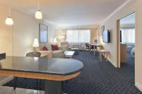 Crowne Plaza FOSTER CITY-SAN MATEO by IHG - parking