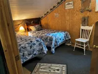 Rustic 4-bedroom cabin, on lake with WiFi, near AdirondacksA Place to Remember!