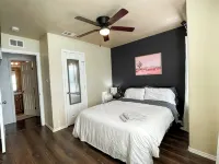 3 bedroom Townhome near Downtown Dallas- Sleeps 10 people - Bungalows