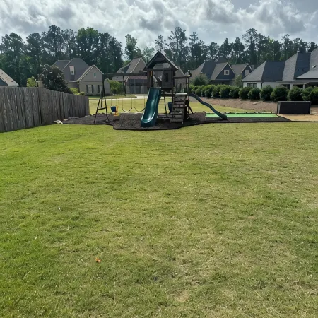 Spacious 4 Br House, w/Game Room in Auburn- 2.5 Miles from AU Stadium- Homestay