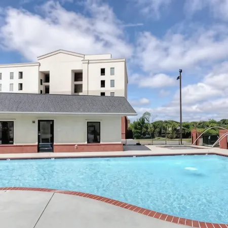 Luxury Riverfront spacious Condo in Perfect Location near Tanger Outlets