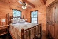 Honey Bear Cabin at Trickle Creek - balcony