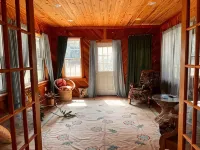 Spacious Southern Coastal OASIS on 1.5 property with kayaks, bikes, BBQ!