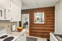 Coastal Cabin - Downtown Historical Log Home - Chalets