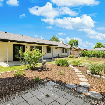 Perfect for Families & Pets, Garage Parking, Stylish Renovation, Sleeps 10
