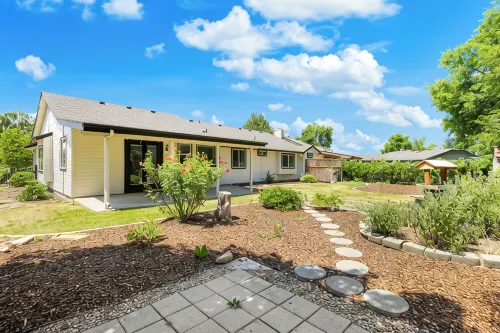 Perfect for Families & Pets, Garage Parking, Stylish Renovation, Sleeps 10 - 4 ดาว